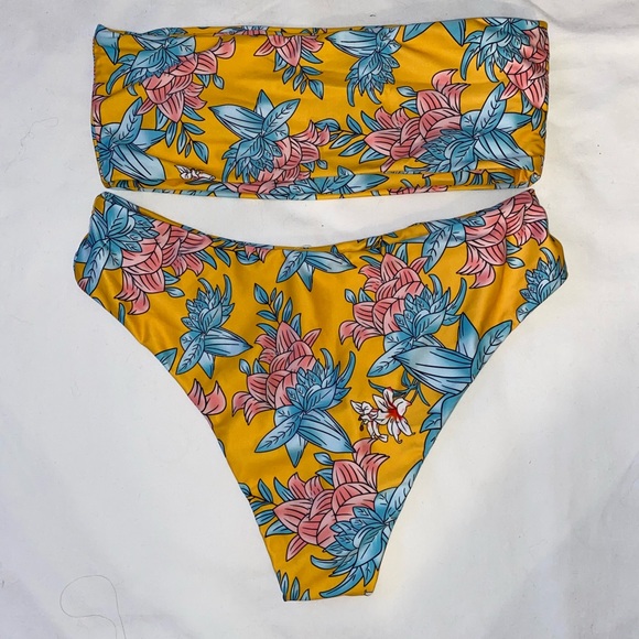 Floral Bikini - Picture 3 of 4